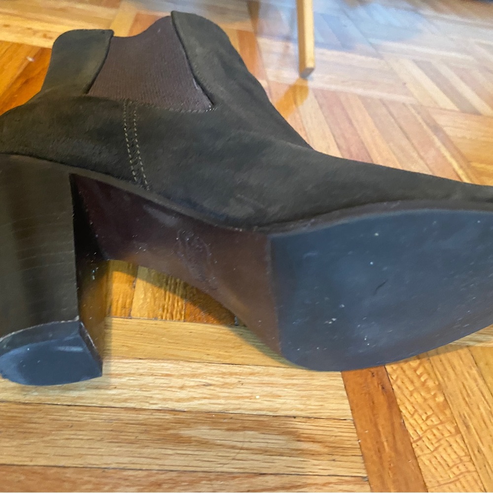 Thursday Chelsea Boots - Picture 3 of 7